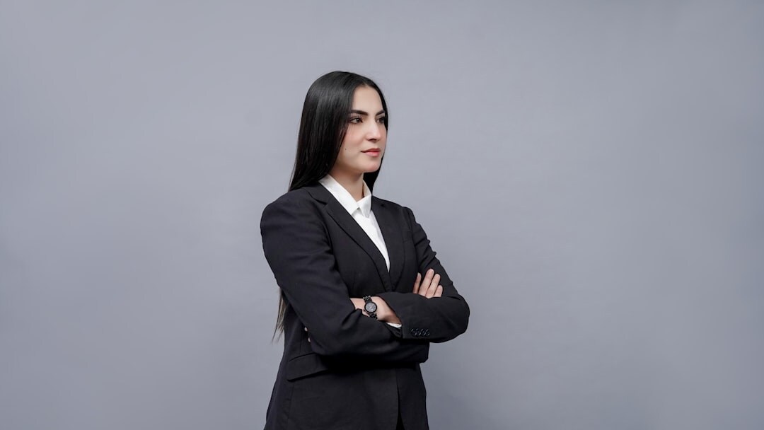 confident person using body language